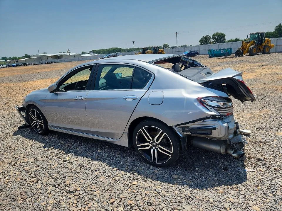 1HGCR2F5XHA158628 — 2017 HONDA ACCORD photo 2