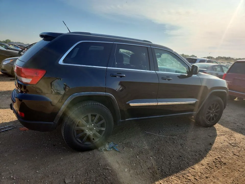 1J4RR4GT2BC571800 — 2011 JEEP GRAND CHEROKEE photo 3