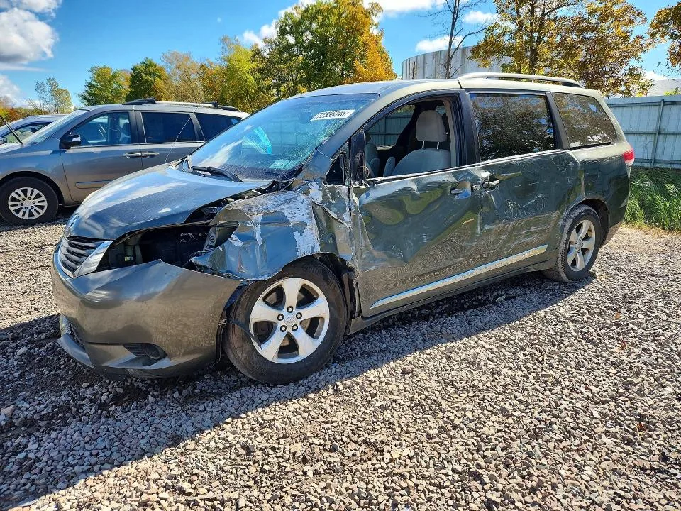 5TDKK3DC9BS073652 — 2011 TOYOTA SIENNA