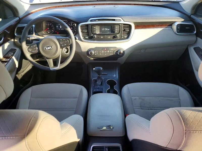 5XYPGDA54HG319841 — 2017 KIA SORENTO photo 8