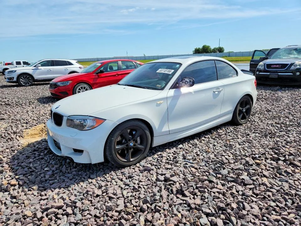 WBAUC9C5XDVM13599 — 2013 BMW 135 photo 1