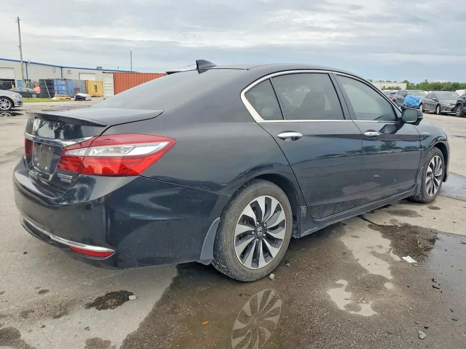 JHMCR6F74HC031187 — 2017 HONDA ACCORD photo 3