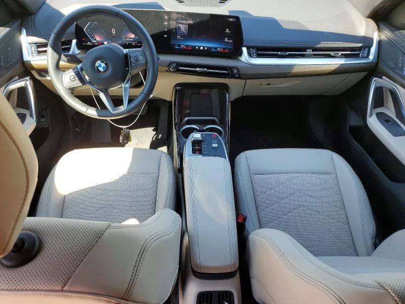 WBX73EF03S5290608 — 2025 BMW X1 photo 8