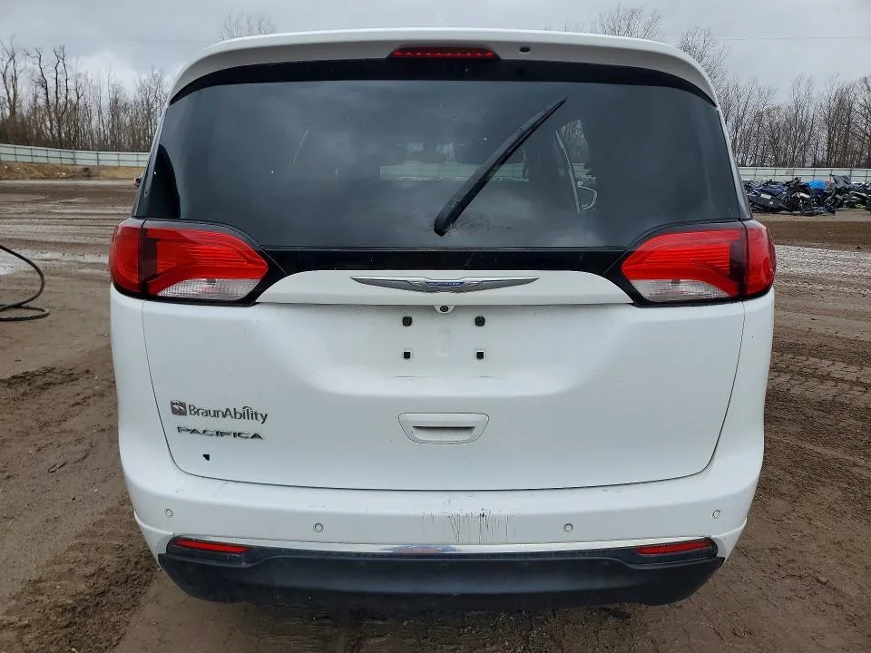2C4RC1BG5HR668344 — 2017 CHRYSLER PACIFICA photo 6