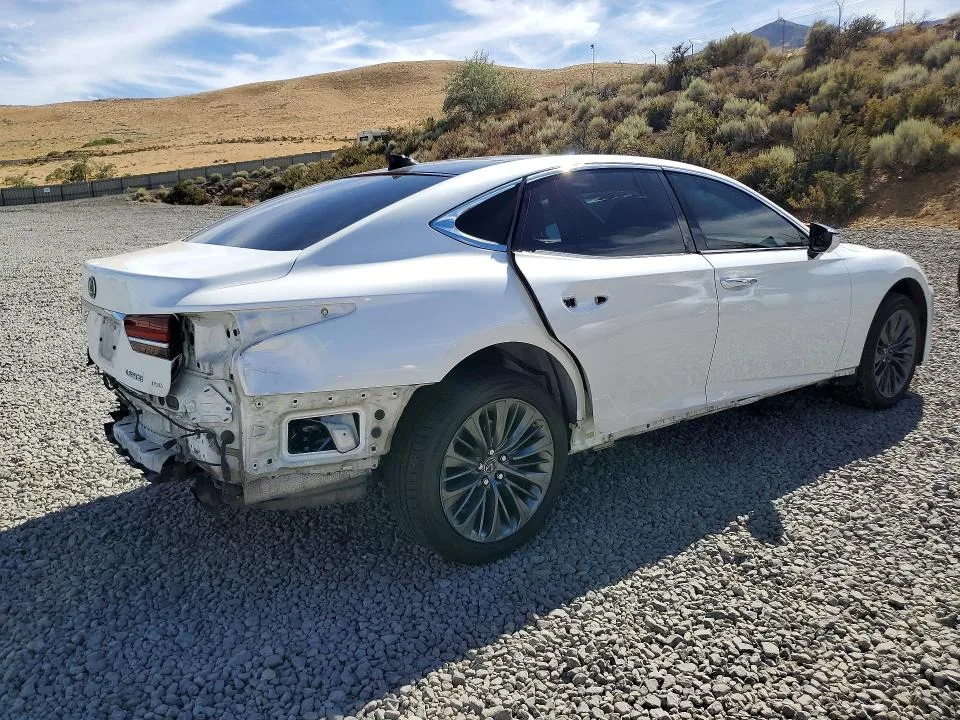 JTHC5LFF4J5001084 — 2018 LEXUS LS photo 3