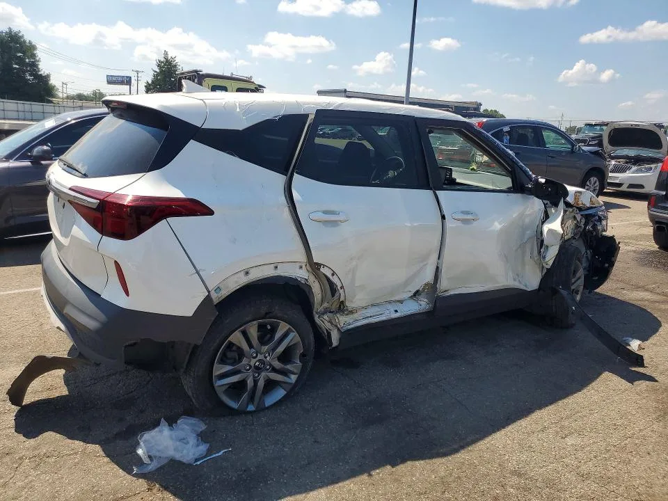 KNDEPCAA6M7197179 — 2021 KIA SELTOS photo 3