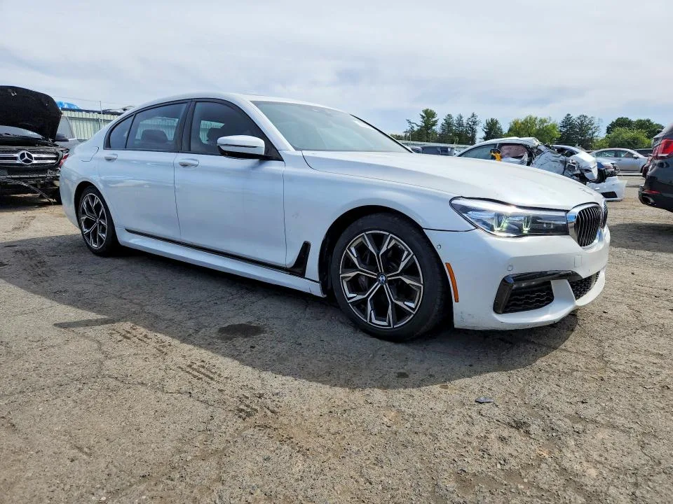WBA7E4C53HGU99228 — 2017 BMW 740 photo 4
