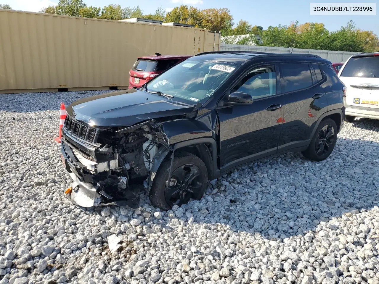 Photo 2 of vehicle VIN 3C4NJDBB7LT228996