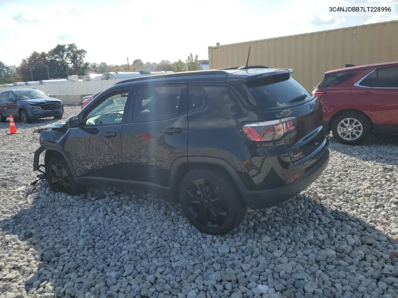 Photo 3 of vehicle VIN 3C4NJDBB7LT228996