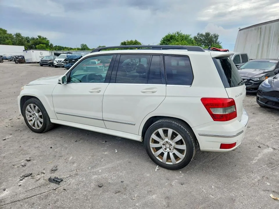 WDCGG8HB8BF599707 — 2011 MERCEDES-BENZ GLK photo 2