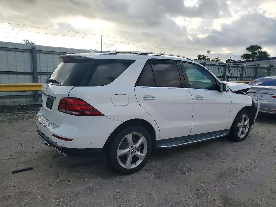 4JGDA5JB4JB099709 — 2018 MERCEDES-BENZ GLE photo 3