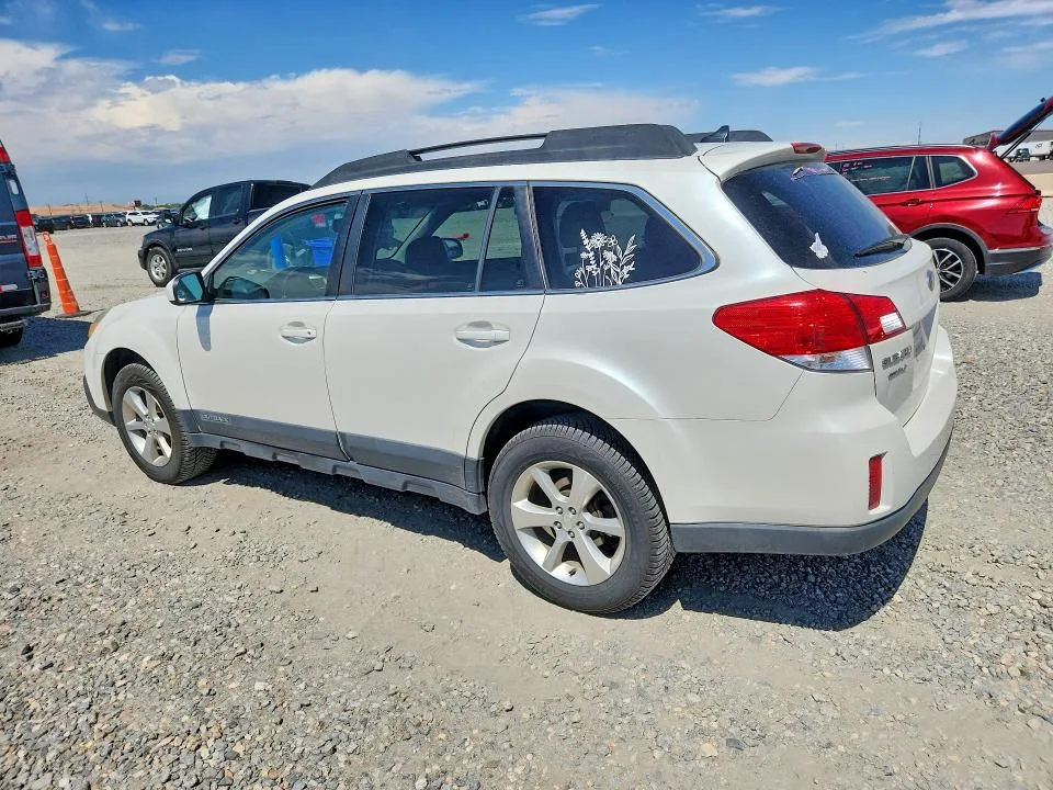 4S4BRBLC6E3258816 — 2014 SUBARU OUTBACK photo 2