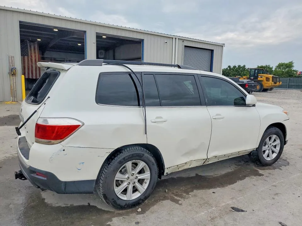 5TDBK3EH4DS264277 — 2013 TOYOTA HIGHLANDER photo 3