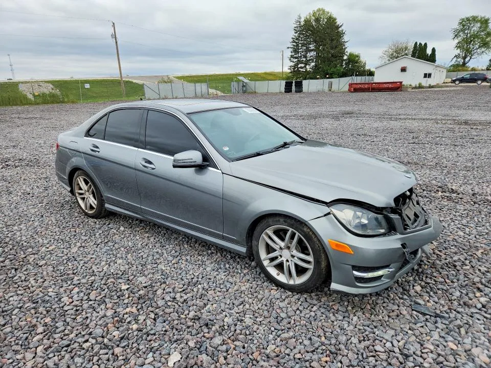 WDDGF8AB9DR243759 — 2013 MERCEDES-BENZ C photo 4