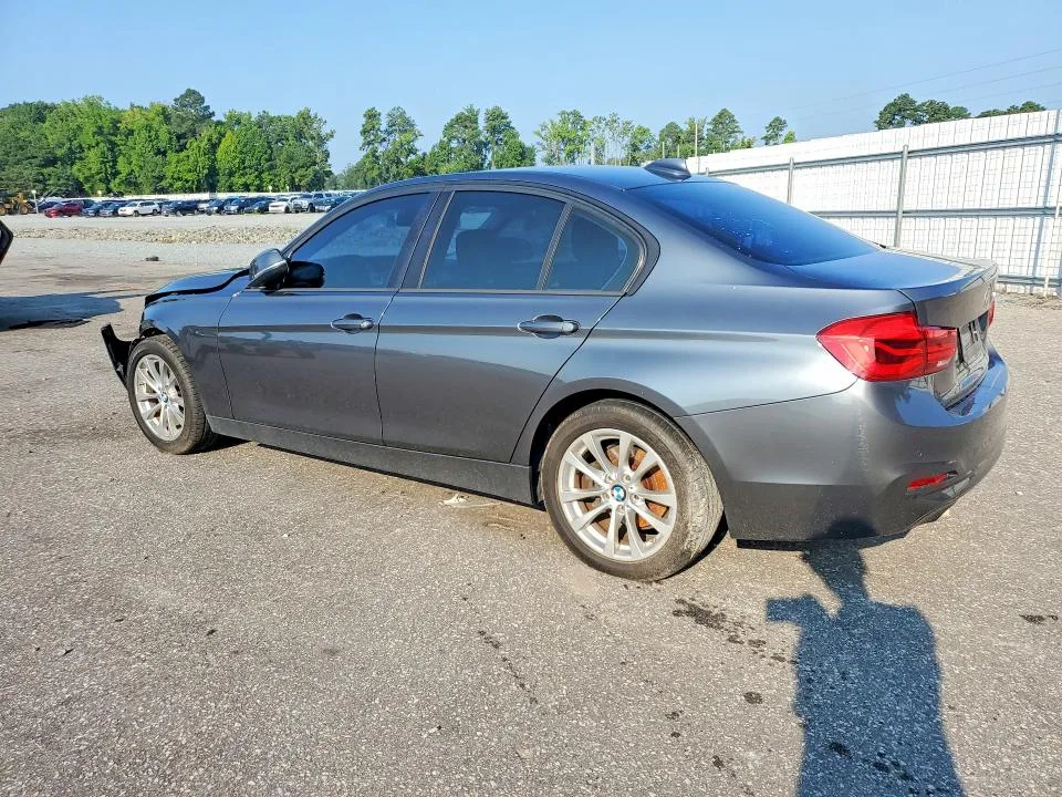 WBA8E1G39HNU16523 — 2017 BMW 320 photo 2