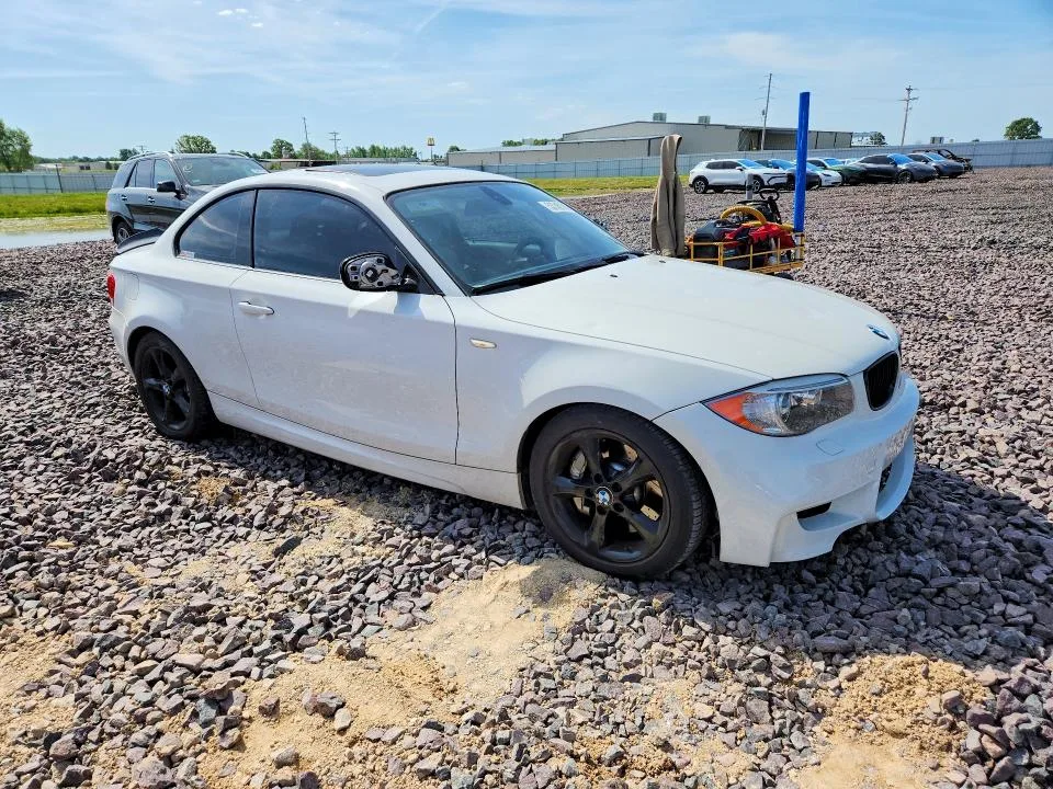 WBAUC9C5XDVM13599 — 2013 BMW 135 photo 4