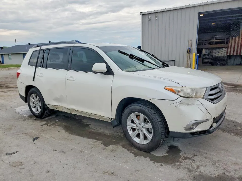 5TDBK3EH4DS264277 — 2013 TOYOTA HIGHLANDER photo 4