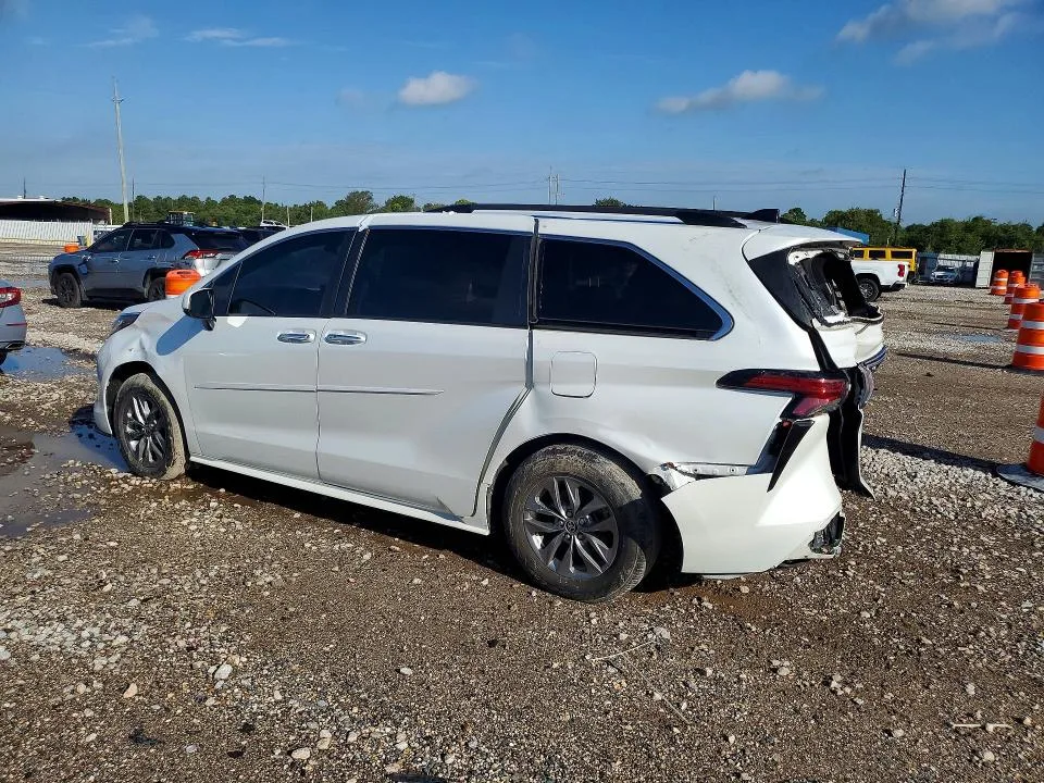 5TDYRKEC0NS082288 — 2022 TOYOTA SIENNA photo 2