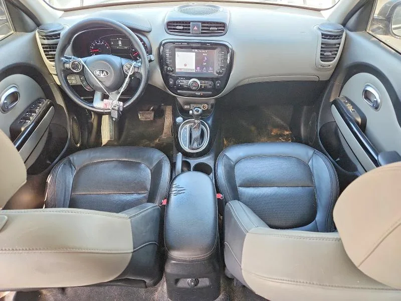 KNDJP3A58J7613522 — 2018 KIA SOUL photo 8