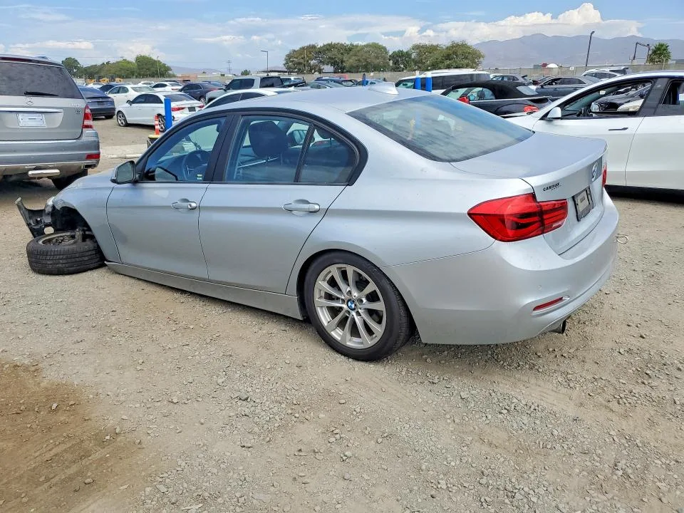 WBA8E1G36HNU18715 — 2017 BMW 320 photo 2