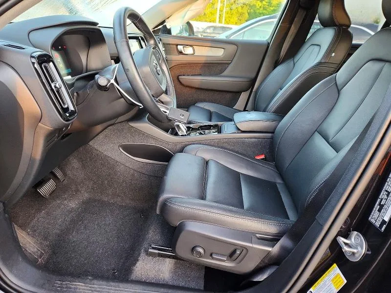 YV4L12UC1S2495825 — 2025 VOLVO XC40 photo 7