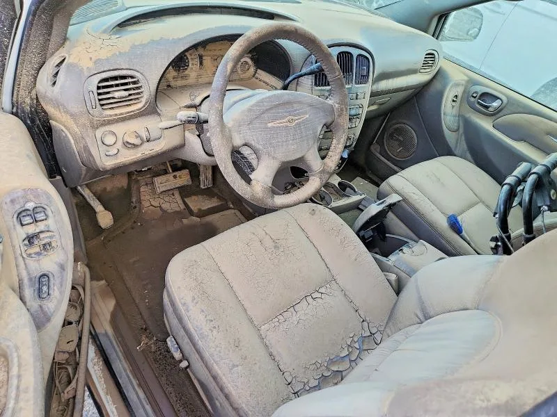 2C8GP64L42R711581 — 2002 CHRYSLER TOWN & COUNTRY photo 8