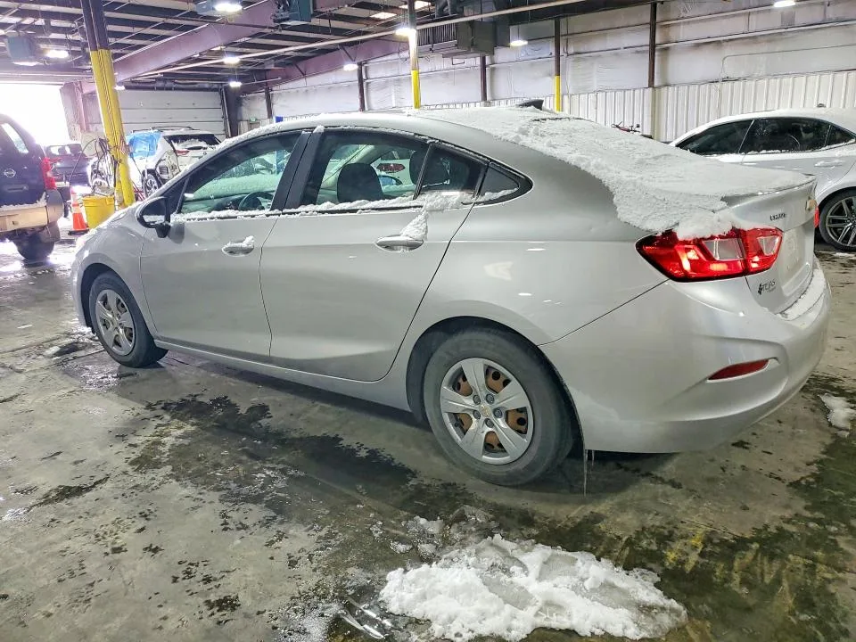 1G1BC5SM3J7216004 — 2018 CHEVROLET CRUZE photo 2