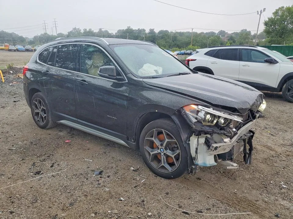 WBXHT3C38H5F78465 — 2017 BMW X1 photo 4