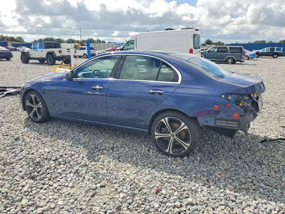 W1KAF4GB9SR261262 — 2025 MERCEDES-BENZ C photo 2