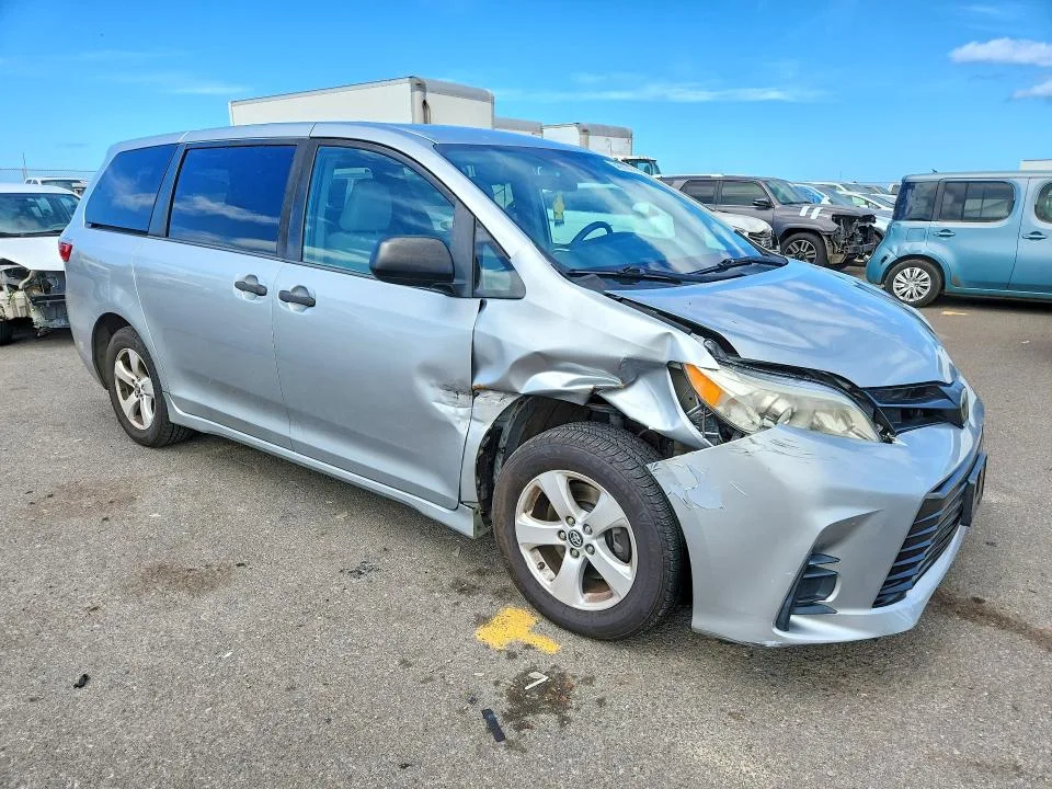 5TDZZ3DC2LS054789 — 2020 TOYOTA SIENNA photo 4