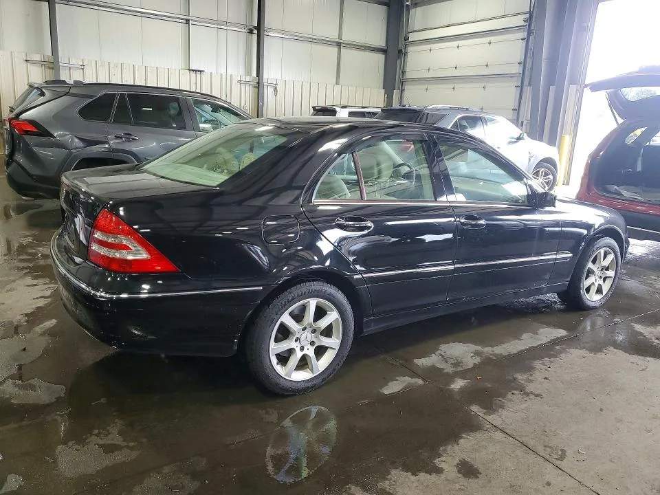 WDBRF92HX7F875461 — 2007 MERCEDES-BENZ C photo 3