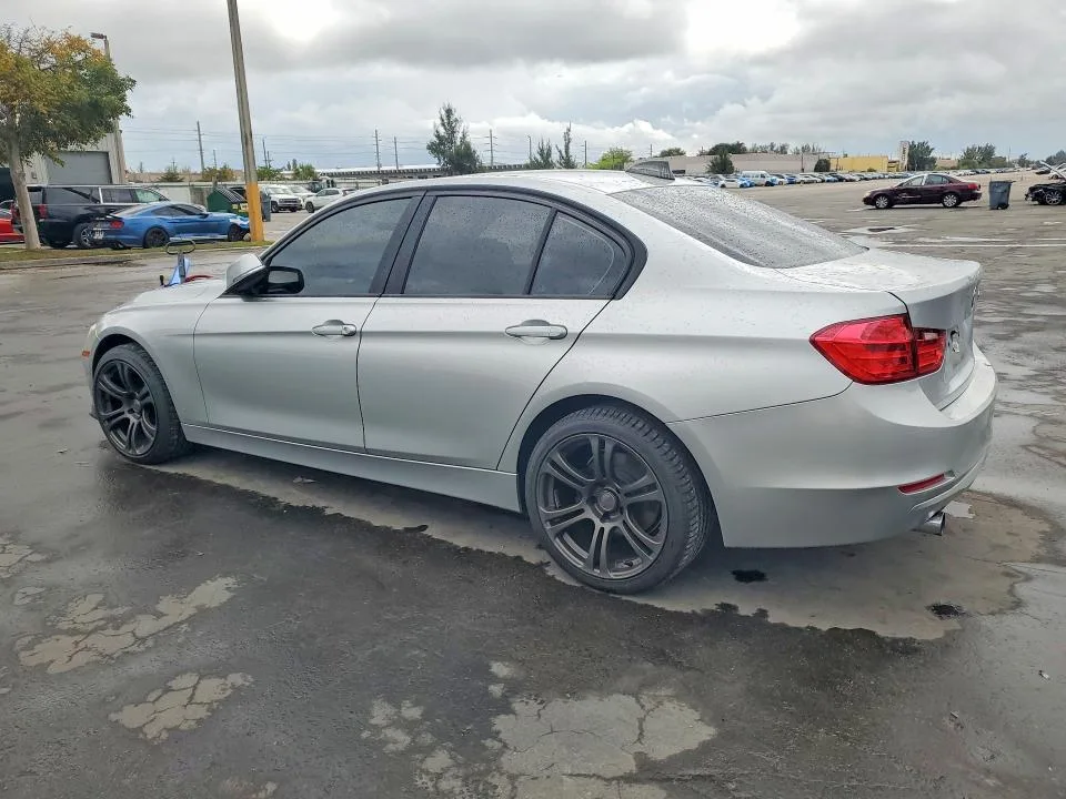 WBA3B1G55FNT63997 — 2015 BMW 320 photo 2