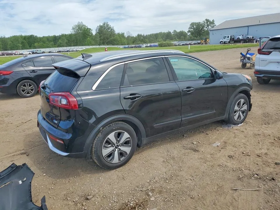 KNDCB3LC5H5055346 — 2017 KIA NIRO photo 3