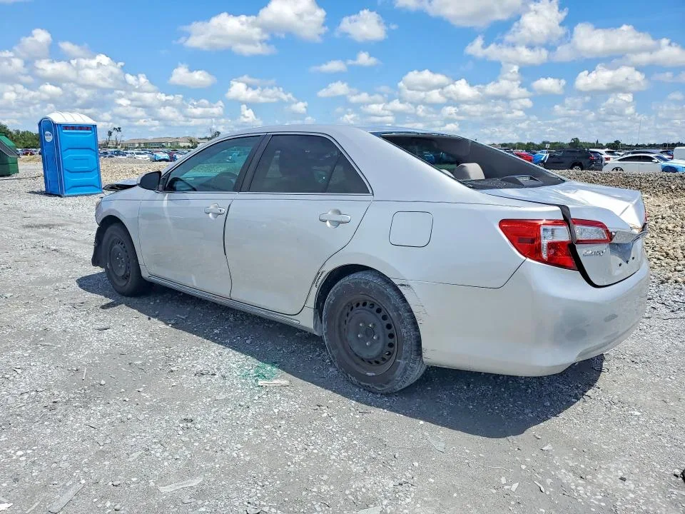 4T1BF1FK2EU309633 — 2014 TOYOTA CAMRY photo 2