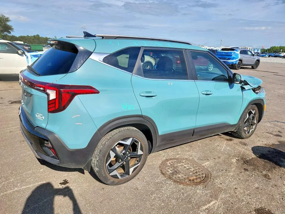 KNDER2AAXR7484648 — 2024 KIA SELTOS photo 3