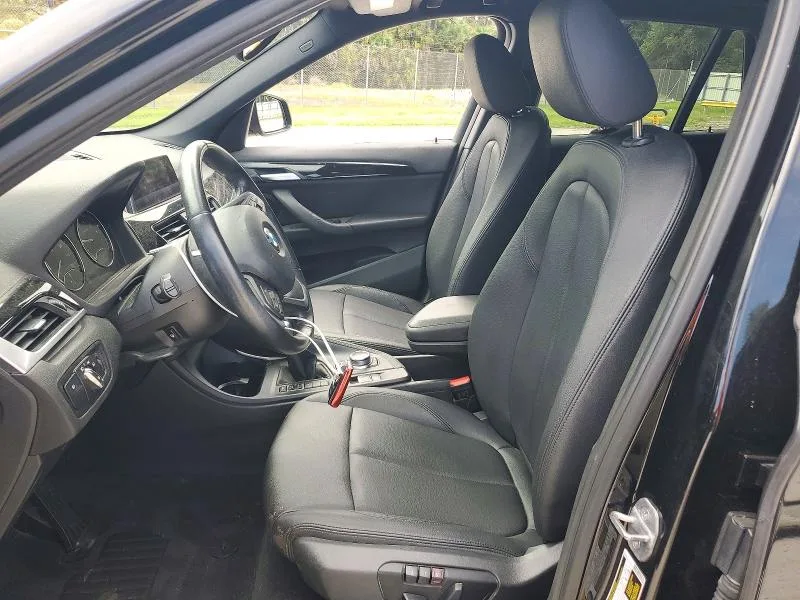 WBXHU7C56K5N49783 — 2019 BMW X1 photo 7