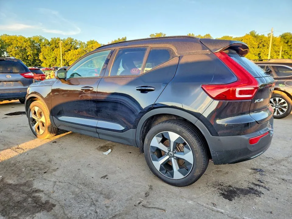 YV4L12UC1S2495825 — 2025 VOLVO XC40 photo 2