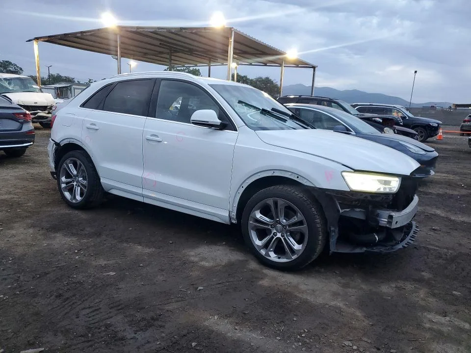WA1HCCFSXJR020218 — 2018 AUDI Q3 photo 4