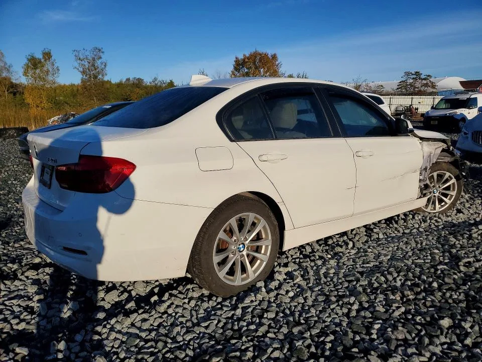 WBA8E5G32HNU43375 — 2017 BMW 320 photo 3