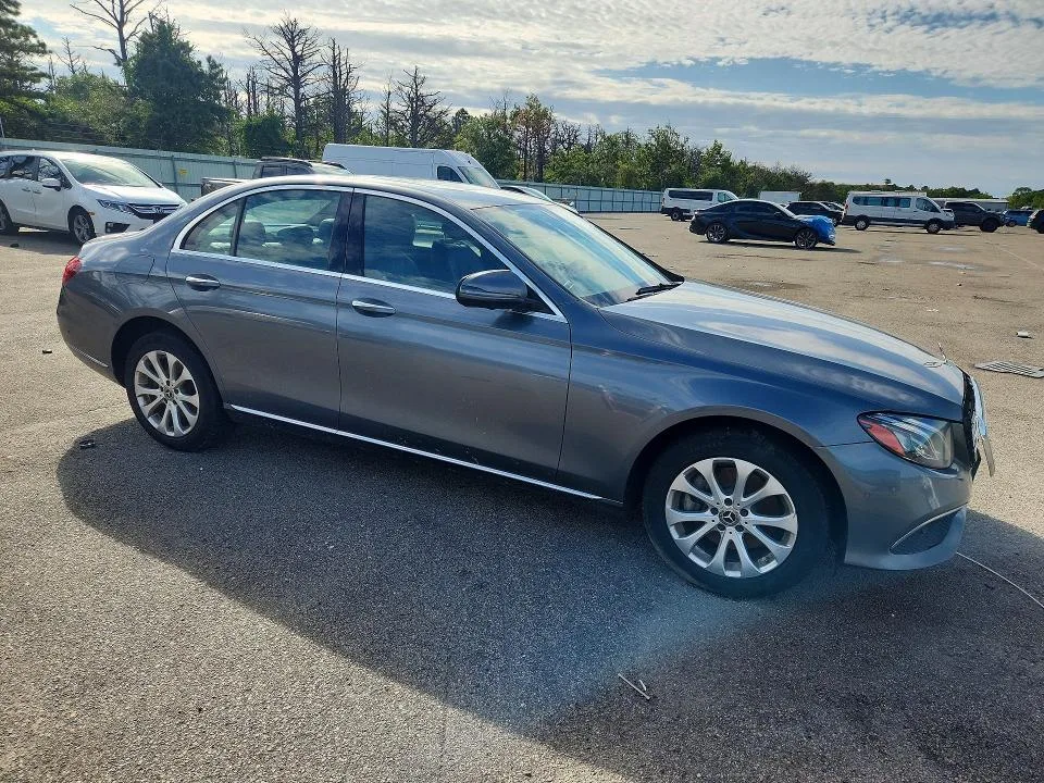 WDDZF4KB4KA507532 — 2019 MERCEDES-BENZ E photo 4