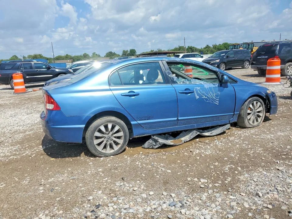 2HGFA1F82BH528634 — 2011 HONDA CIVIC photo 3