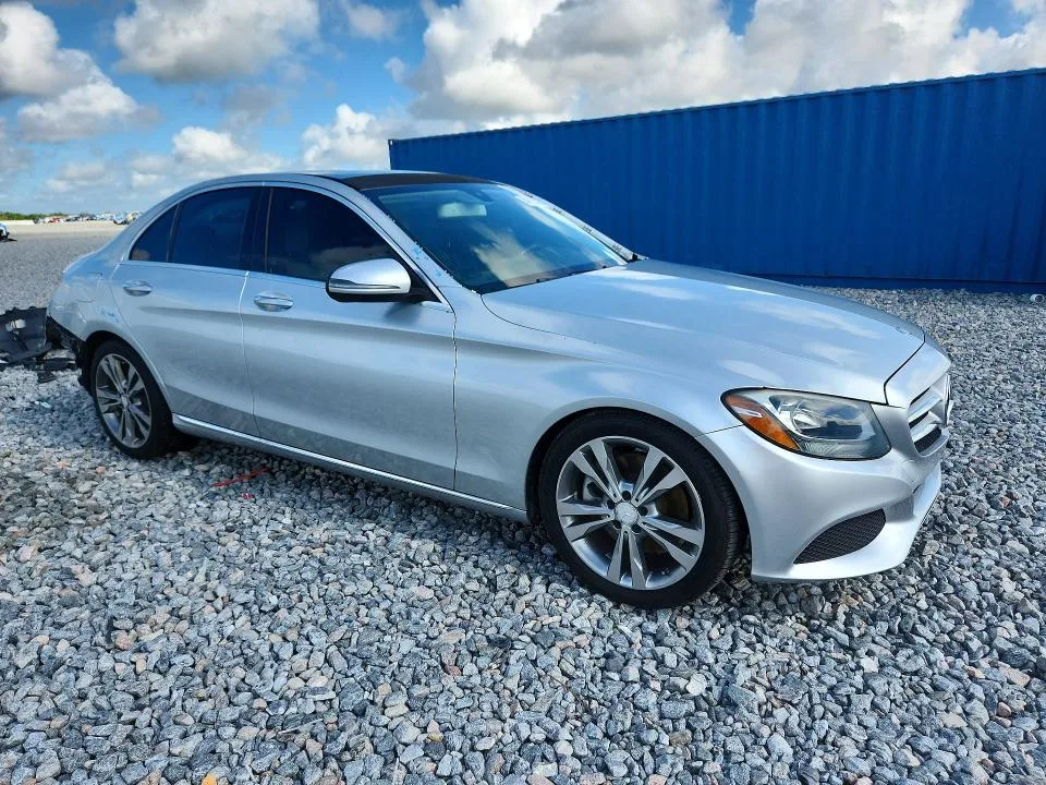 WDDWF4JB1HR280797 — 2017 MERCEDES-BENZ C photo 4