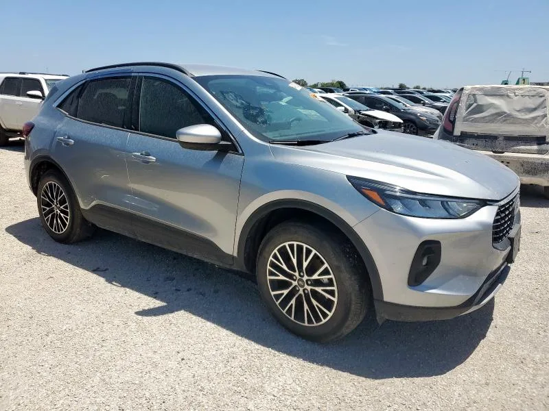 1FMCU0E1XRUA62882 — 2024 FORD Escape photo 3