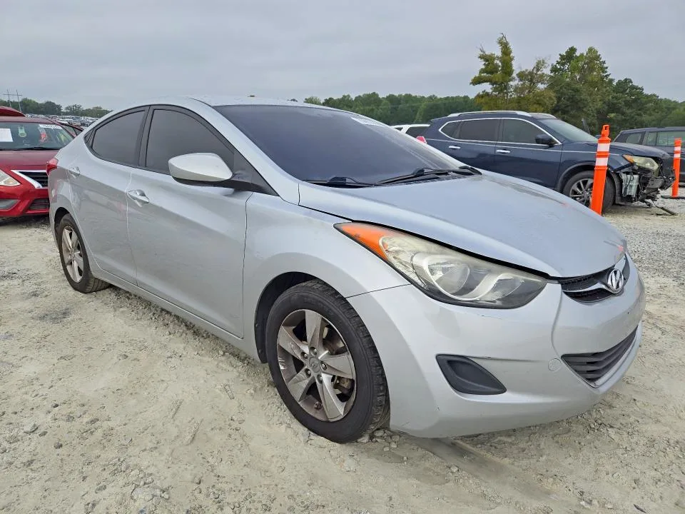 5NPDH4AE8DH356619 — 2013 HYUNDAI ELANTRA photo 4