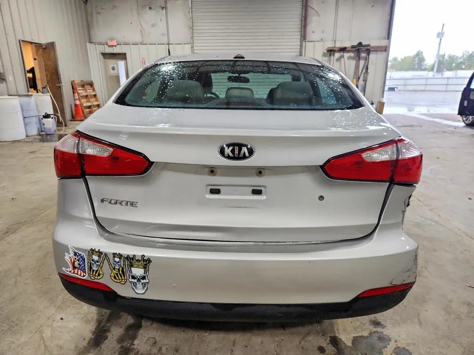 KNAFK4A68F5407359 — 2015 KIA FORTE photo 6