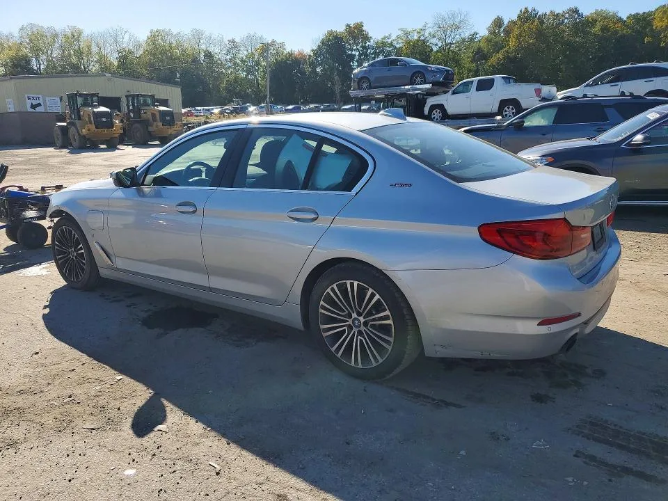 WBAJB1C50KB377055 — 2019 BMW 530XE photo 2