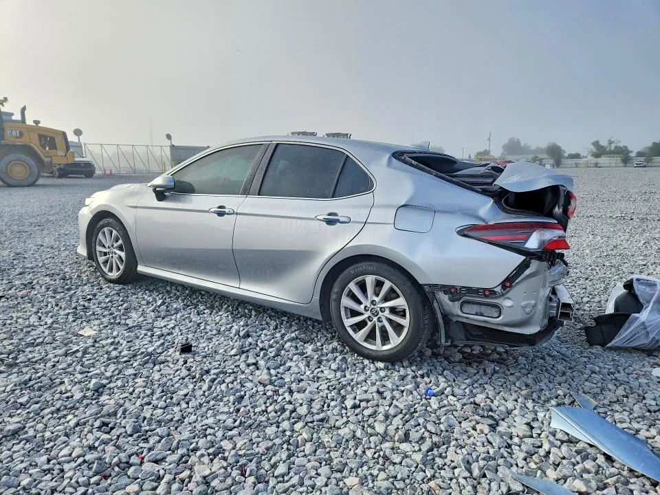 4T1C11AK2NU623423 — 2022 TOYOTA CAMRY photo 2