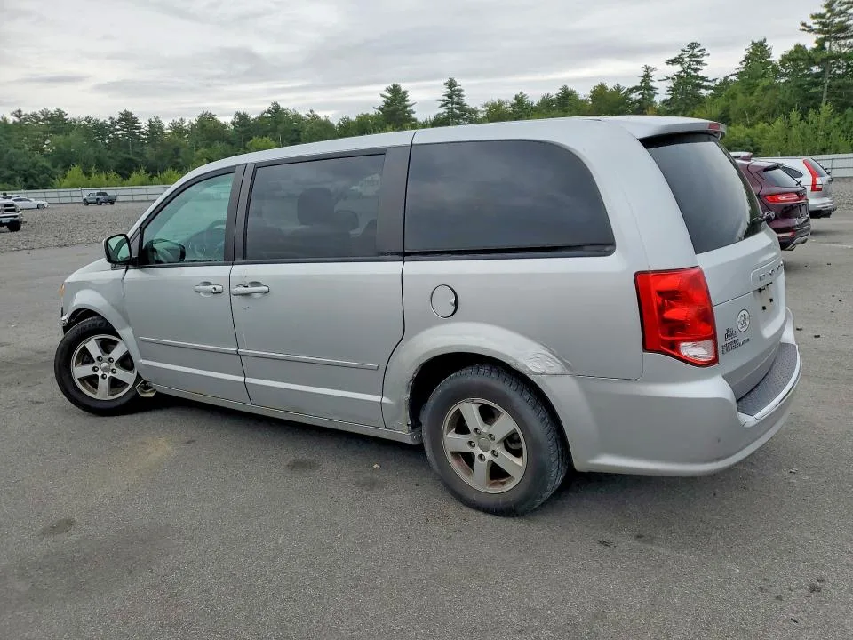 2D4RN3DG4BR630066 — 2011 DODGE GRAND CARAVAN photo 2