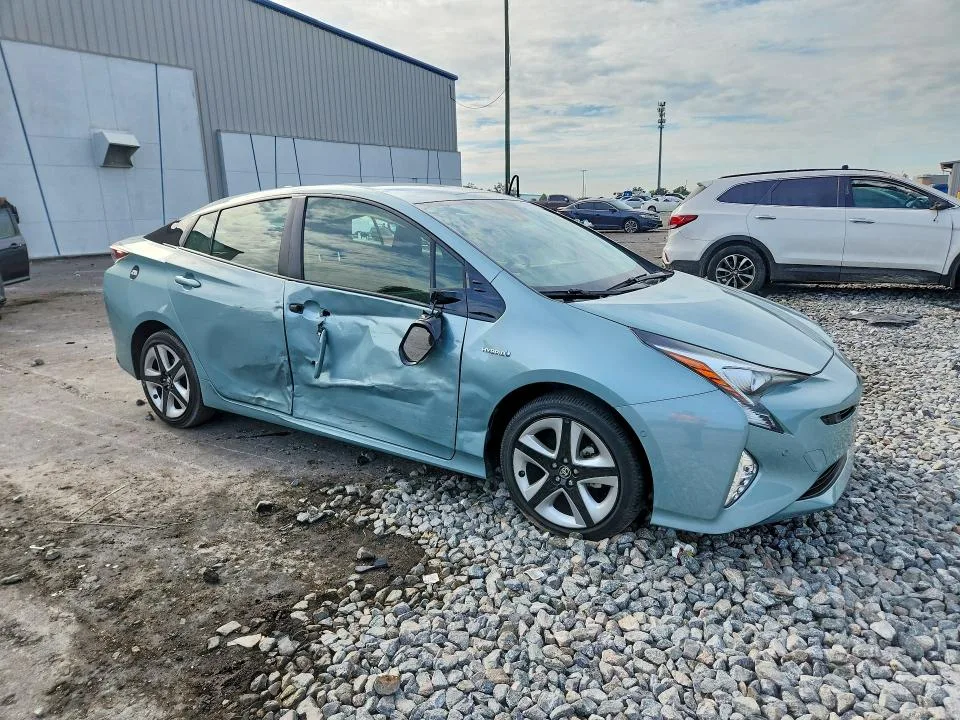 JTDKARFU3J3060228 — 2018 TOYOTA PRIUS photo 4