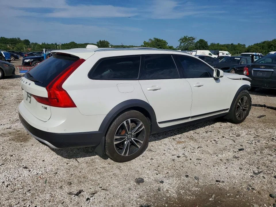 YV4102NKXJ1016497 — 2018 VOLVO V90 CROSS COUNTRY photo 3